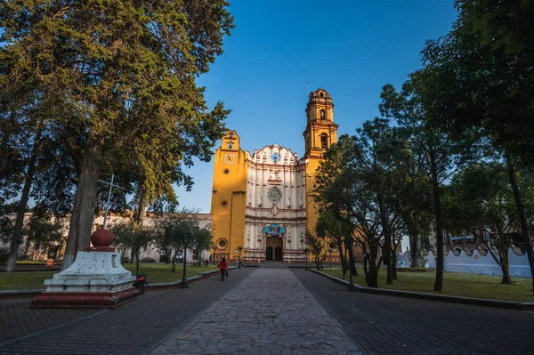 Κύρια Εκκλησία Του Metepec Μεξικό Βαμμένο Κίτρινο Στο Μπαρόκ Στυλ — Φωτογραφία Αρχείου