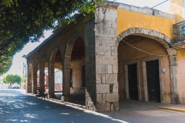 Indaparapeo, Michoacan 'daki eski bir evin kapıları..