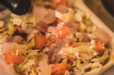 Sirkede sığır budu yanında sebze, ünlü ve geleneksel Meksika yemeği 