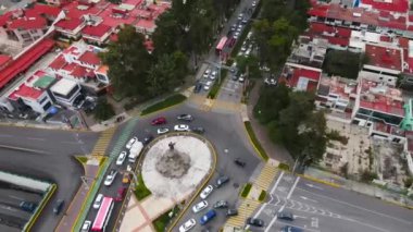 Meksika eyaletinin Toluca şehrinin gezici bir görüntüsü..