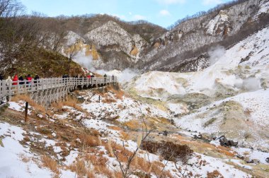 Jigokudani Vadisi, aktif yanardağ Noboribetsu, Hokkaido, Japonya