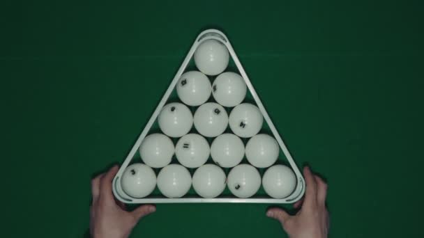 Installation Jeu Billard Pyramidal Russe Joueur Préparant Tirer Séquence Vidéo