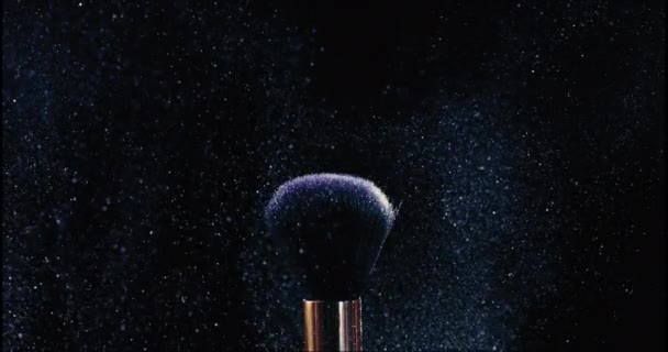 Super Slow Motion Shot Pędzla Makijażu Blue Powder Shake Przy — Wideo stockowe