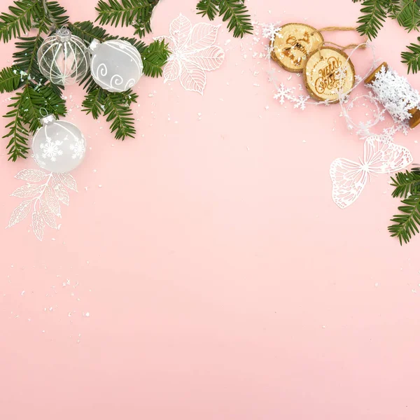 Розовый Фон Рождества Стеклянными Шарами Елкой — стоковое фото