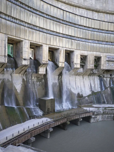 Scarico Dell Acqua Dalla Diga Della Centrale Idroelettrica Enguri Vista — Foto Stock