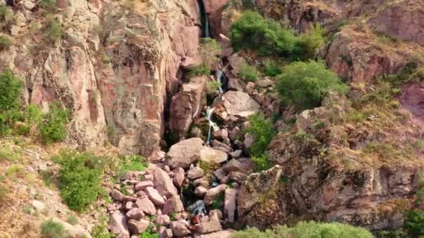 Canyon Akkum Região Cazaquistão Sul Antigo Desfiladeiro Com Uma Cachoeira — Vídeo de Stock