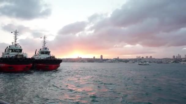 Istambul Turquia 2022 Navios Iates Turcos Navegando Bósforo Tráfego Marítimo — Vídeo de Stock