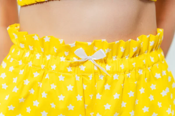 Detaily Žluté Noční Košile Vzorem Hvězd Dívce Focení Ženského Hedvábného — Stock fotografie