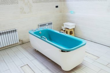 İşlemler için Şymkent sanatoryumu Saryagash 'ta tıbbi banyo. Banyo ve yaşlı hastalar için maden suyu. Saryagash köyünde gençleşmek için tıbbi suyla pansiyon.