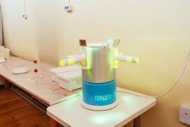 Shymkent 'in sanatoryum saryagash şehrindeki solunum yollarının kuvarzizasyonu için kurulum. Solunum komplikasyonları yaşayan hastalar için kısa dalga ultraviyole ışınımı