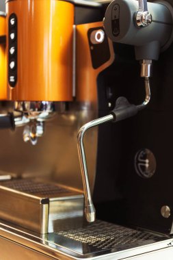 Kahve yapmak için ofis kahve makinesi. Evde kullanmak için plastik kahve makinesi. İstanbul Kahve Makinesi Sergisi