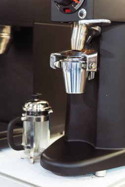 Kahve yapmak için ofis kahve makinesi. Evde kullanmak için plastik kahve makinesi. İstanbul Kahve Makinesi Sergisi