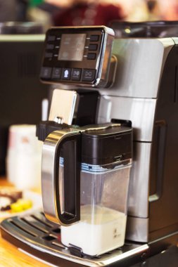 Kahve yapmak için ofis kahve makinesi. Evde kullanmak için plastik kahve makinesi. İstanbul Kahve Makinesi Sergisi