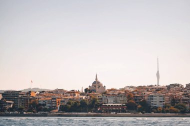 Boğaz körfezi boyunca yerleşim alanı. Türk vatandaşlarının yaşayacağı evler. Yüksek kalite fotoğraf