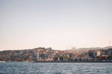 Boğaz körfezi boyunca yerleşim alanı. Türk vatandaşlarının yaşayacağı evler. Yüksek kalite fotoğraf