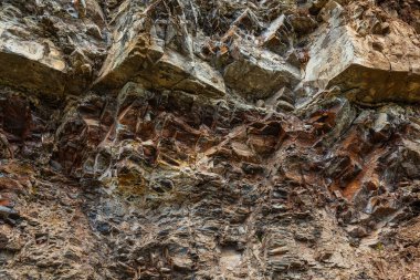 Kazakistan dağlarında kayanın dokusu. Keskin taşların arka planı. Yüksek kalite fotoğraf