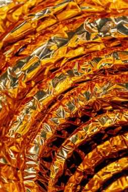 Motosiklet lastiği taşımacılığı için endüstriyel folyo dokusu. Altın folyo dokusu. Yüksek kalite fotoğraf