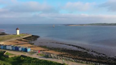 Günbatımında Brightlingsea deniz feneri kulesi, büyüleyici hafif deniz kıyısında özel bir gün, Essex, İngiltere, İngiltere