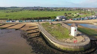 Günbatımında Brightlingsea deniz feneri kulesi, büyüleyici hafif deniz kıyısında özel bir gün, Essex, İngiltere, İngiltere