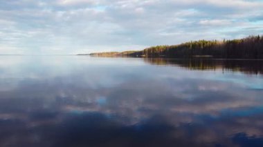 Yanisyarvi gölünün havadan görünüşü. Karelia, Rusya.