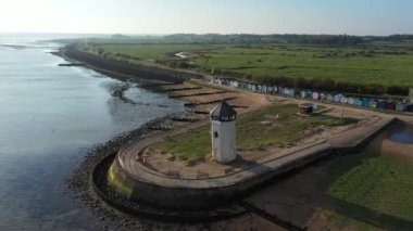 Günbatımında Brightlingsea deniz feneri kulesi, büyüleyici hafif deniz kıyısında özel bir gün, Essex, İngiltere, İngiltere