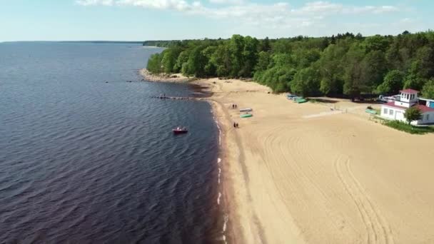 ロシア サンクトペテルブルク地方のゼレノゴルスク付近のフィンランド湾 — ストック動画