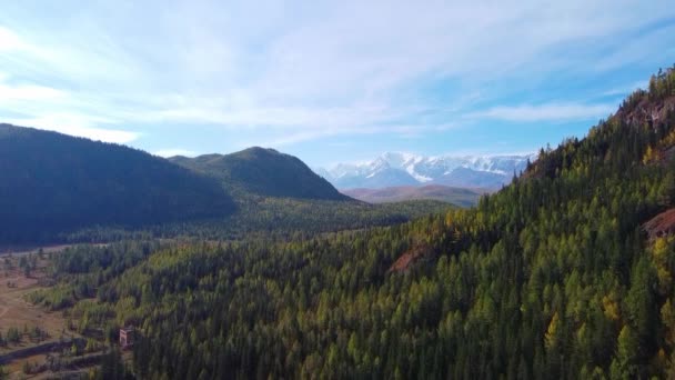 Прекрасний Панорамний Знімок Сніжних Вершин Гір Алтай Хмарному Тлі Неба — стокове відео