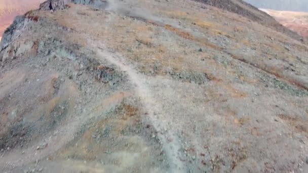 Belo Tiro Panorâmico Montanhas Nevadas Altai Picos Fundo Céu Nublado — Vídeo de Stock