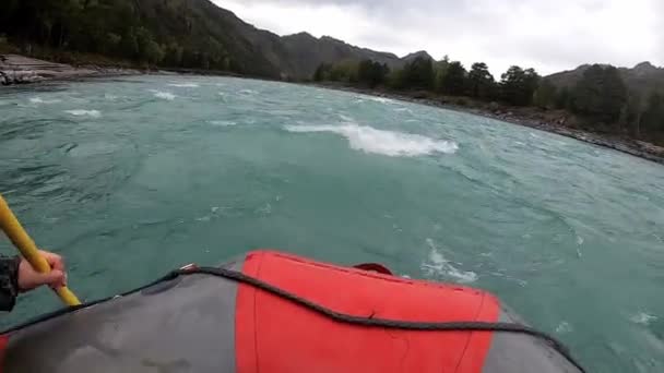 Rafting Rio Montanha Turistas Barcos Estão Rafting Rio Montanha Rússia — Vídeo de Stock