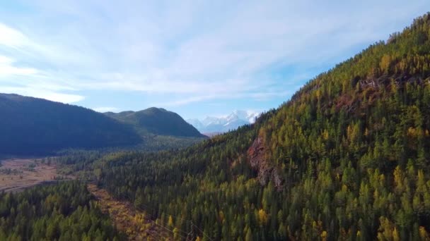 Karlı Altai Dağlarının Güzel Panoramik Görüntüsü Bulutlu Arka Planda Zirve — Stok video