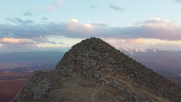 Krásný Panoramatický Záběr Zasněžené Altai Hory Vrcholky Zamračené Obloze Pozadí — Stock video