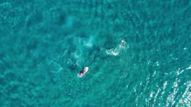 Güneşli bir yaz gününde uçuş ve deniz yolculuğu, Zakynthos, Yunanistan