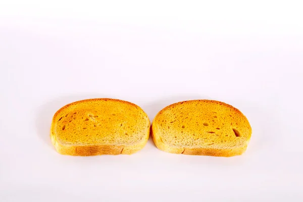 Zwei Scheiben Toastbrot Weißes Und Schwarzes Stück Brot Auf Weißem — Stockfoto
