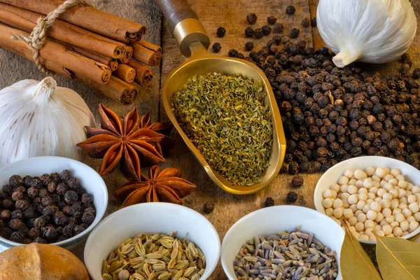 Matlagning Kryddor Som Används För Att Tillsätta Smak Och Krydda — Stockfoto