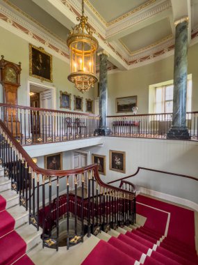 Wales, Wrexham yakınlarındaki Chirk Kalesi 'nin içinde. İlk olarak 1295 yılında inşa edilen şato, şimdi 19. yüzyılın iç kısımlarına sahip bir görkemli ev..