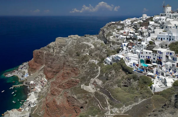Cidade Oia Penhasco Acima Caldeira Vulcânica Ilha Vulcânica Grega Santorini — Fotografia de Stock