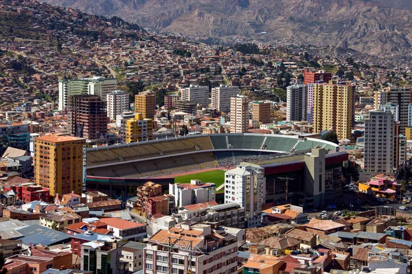 南美洲玻利维亚拉巴斯市的拉巴斯体育场 拉巴斯海拔约3 650米 975英尺 是世界上最高的首都 — 图库照片