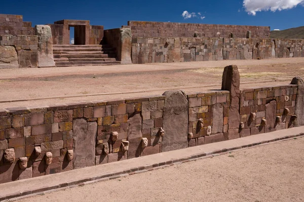 Тиванаку Пре Инка Возле Паса Боливии Ней Изображены Головные Камни — стоковое фото