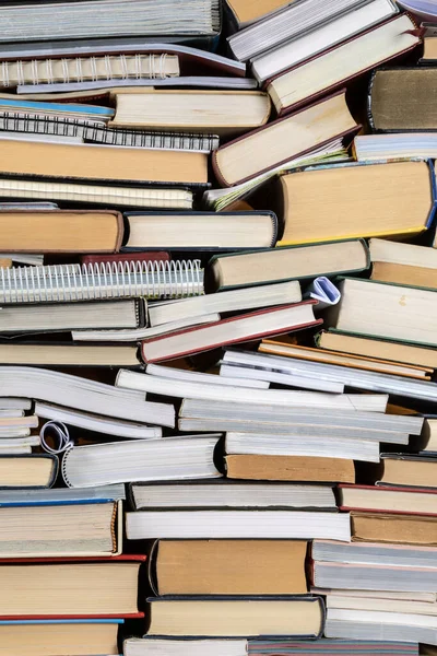 Lesboeken Onderwijs Literatuur Een Slordige Stapel Oude Boeken — Stockfoto