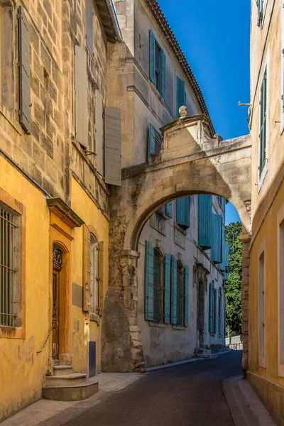 Straße Der Altstadt Von Arles Der Provence Südfrankreich — Stockfoto