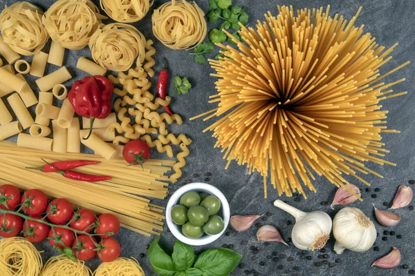 Italian Pasta Spaghetti Vermicelli Linguine Spirali Rigatoni Tagliatelle Pastas Assorted — Stock Photo, Image