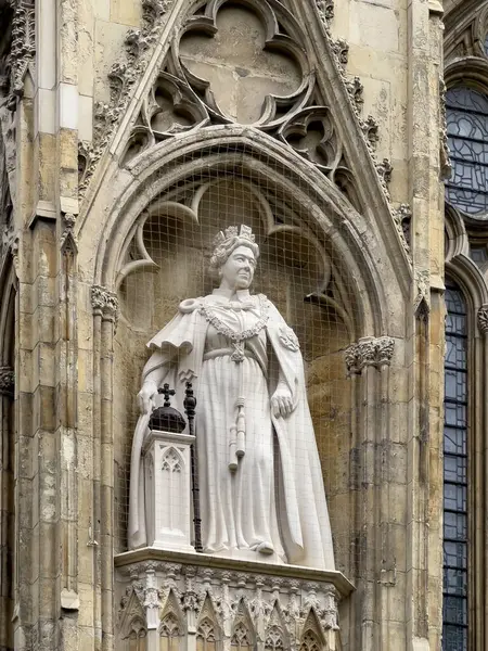 Nova Estátua Falecida Rainha Elizabeth Exterior York Minster Cidade York Fotografia De Stock
