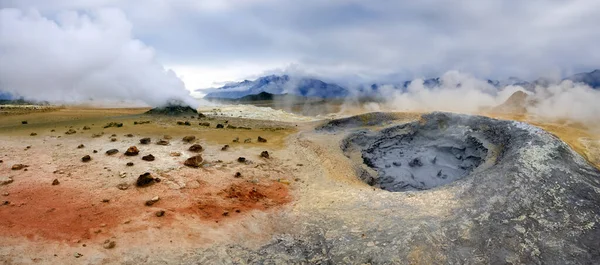Steaming Volcanic Fumarole Boiling Mud Pit Mineral Stained Earth Namaskard — Stock Photo, Image