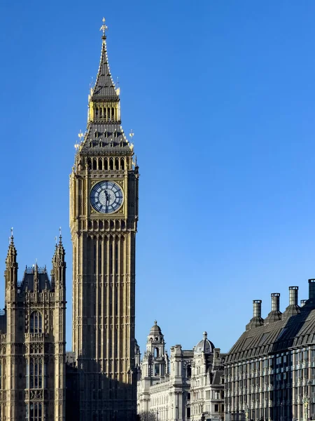 Büyük Ben Saat Kulesi Londra 'nın merkezinde, İngiltere' de..