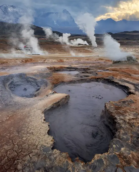 Kokende Modderpoelen Vulkanische Stoombronnen Bij Namaskard Geothermisch Gebied Bij Het Stockfoto