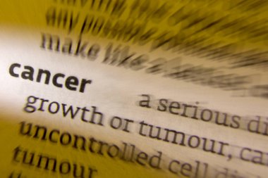 Kanser - vücudun diğer kısımlarını istila etme veya yayma potansiyeline sahip anormal hücre büyümesini içeren bir grup hastalık.