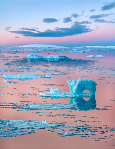 Sol Medianoche Témpanos Mar Weddell Cerca Península Antártica Antártida Imagen De Stock