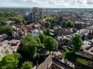 York Minster 'ın ve Yorkshire' daki York şehrinin havadan görüntüsü İngiltere 'nin kuzeydoğusunda..