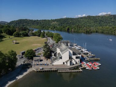 İngiltere 'nin kuzeybatısındaki Cumbria Gölü bölgesindeki Bowness-on-Windermere' de..