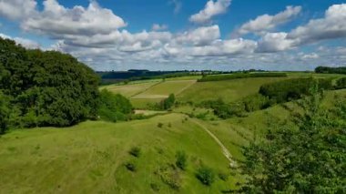 İngiltere 'nin kuzeydoğusundaki Kuzey Yorkshire' daki Malton pazar kasabası yakınlarındaki tarım arazilerinin havadan görünüşü.